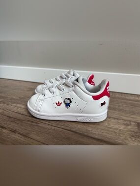 Adidas Stan Smith toddler sneakers Hello Kitty "Friends Forever" collaboration